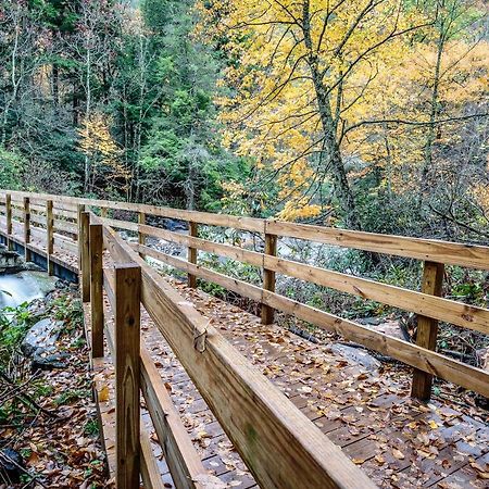 Downtown Delight, 2 Bedrooms, Pool, Hot Tub, Sleeps 6 Gatlinburg Εξωτερικό φωτογραφία
