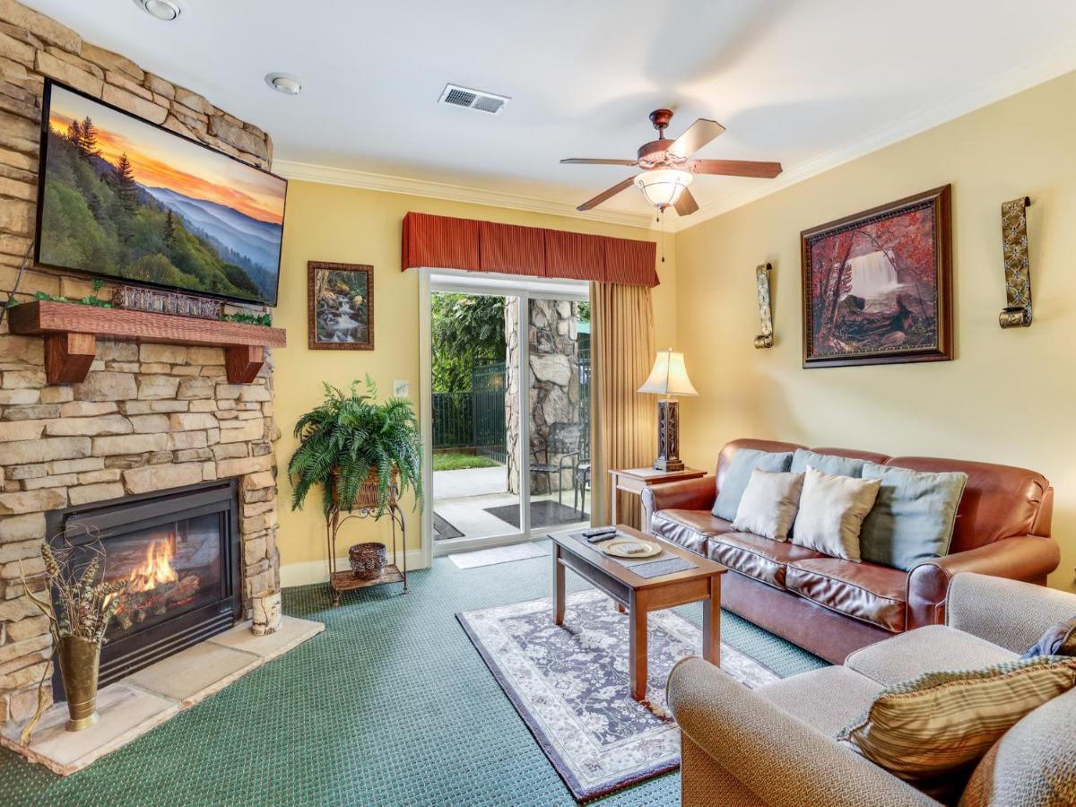 Downtown Delight, 2 Bedrooms, Pool, Hot Tub, Sleeps 6 Gatlinburg Εξωτερικό φωτογραφία