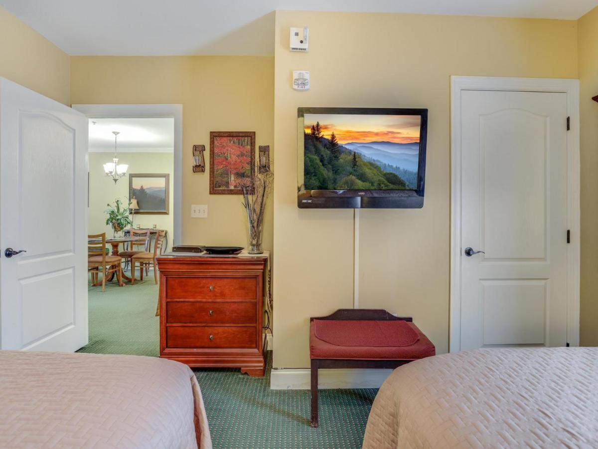 Downtown Delight, 2 Bedrooms, Pool, Hot Tub, Sleeps 6 Gatlinburg Εξωτερικό φωτογραφία