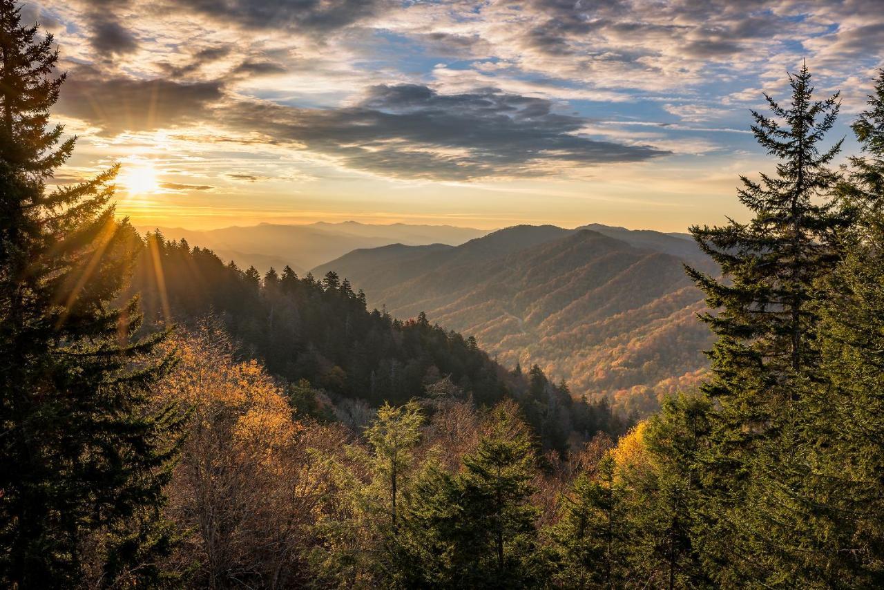 Downtown Delight, 2 Bedrooms, Pool, Hot Tub, Sleeps 6 Gatlinburg Εξωτερικό φωτογραφία