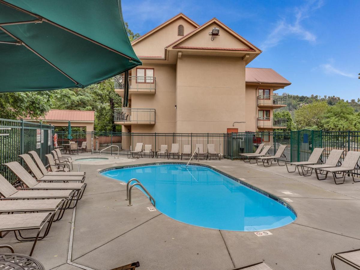 Downtown Delight, 2 Bedrooms, Pool, Hot Tub, Sleeps 6 Gatlinburg Εξωτερικό φωτογραφία