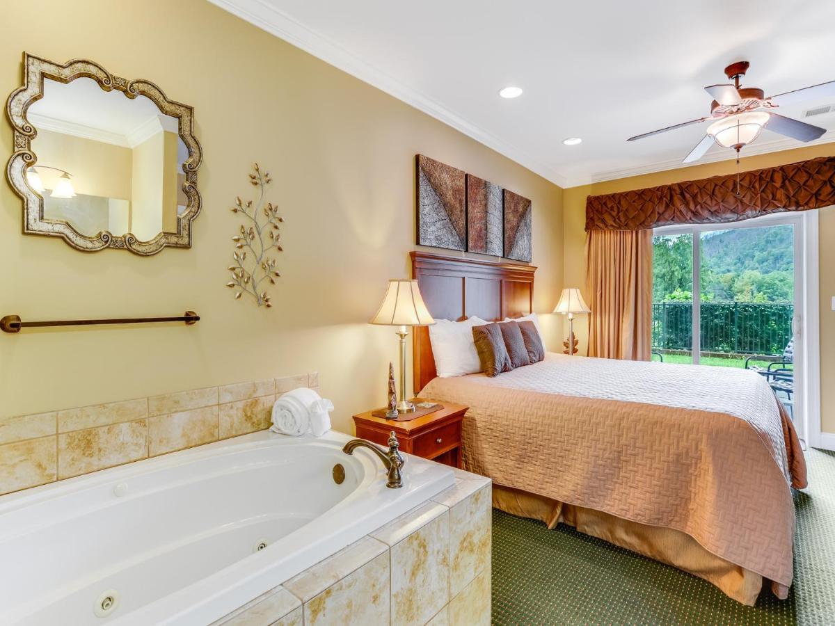 Downtown Delight, 2 Bedrooms, Pool, Hot Tub, Sleeps 6 Gatlinburg Εξωτερικό φωτογραφία