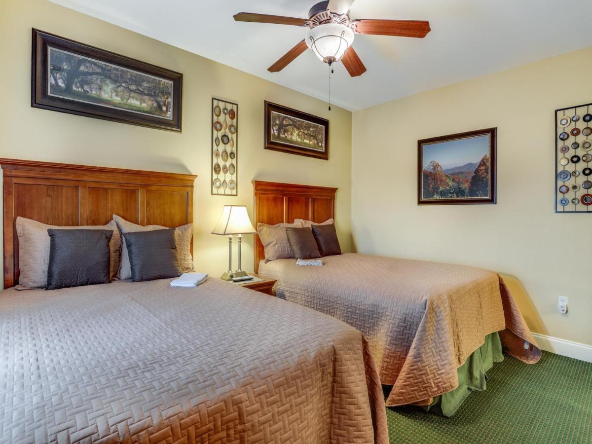 Downtown Delight, 2 Bedrooms, Pool, Hot Tub, Sleeps 6 Gatlinburg Εξωτερικό φωτογραφία