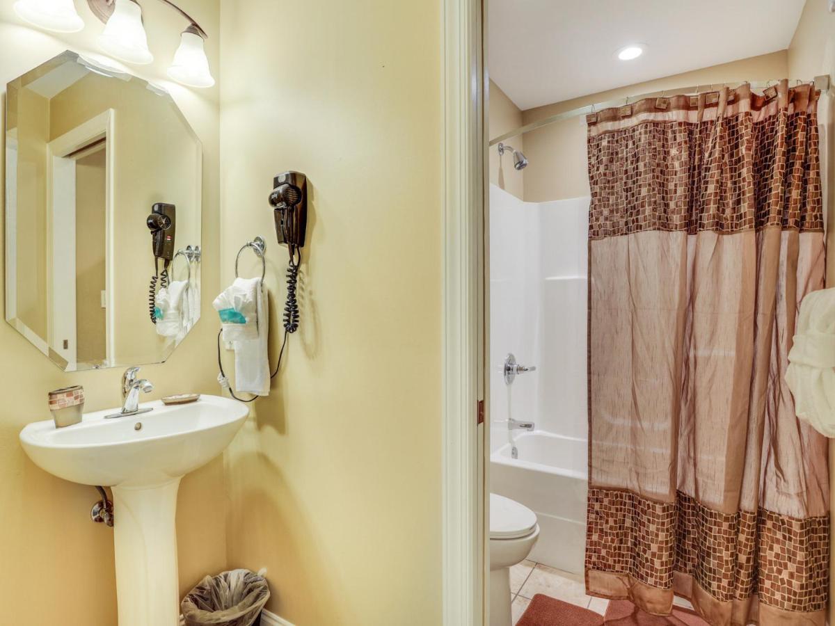 Downtown Delight, 2 Bedrooms, Pool, Hot Tub, Sleeps 6 Gatlinburg Εξωτερικό φωτογραφία